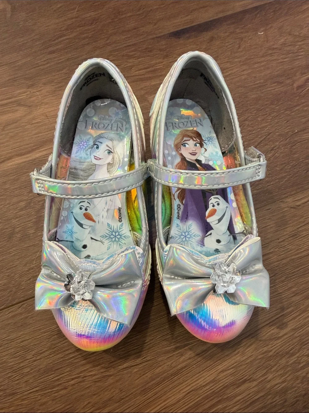 Girls' Iridescent Silver Frozen Mary Jane Shoes with Bow